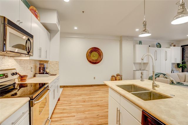 917 Main Street 305, Houston, TX 77002