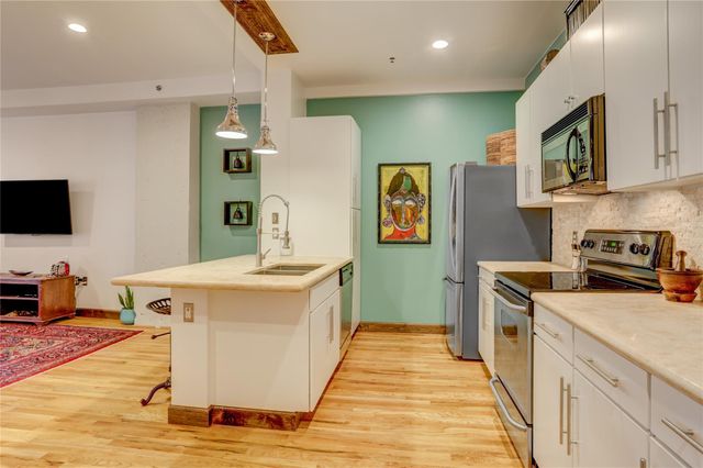 917 Main Street 305, Houston, TX 77002