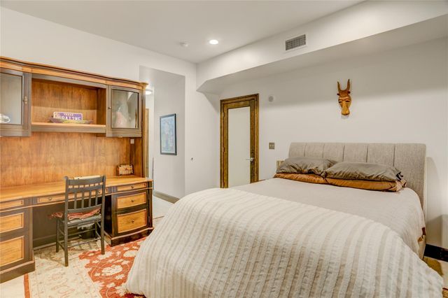 917 Main Street 305, Houston, TX 77002