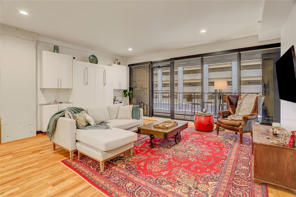 917 Main Street 305, Houston, TX 77002