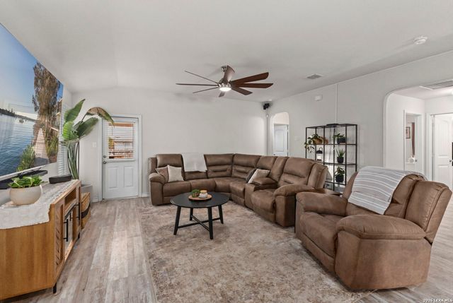 6023 Akin Quay, San Antonio, TX 78261