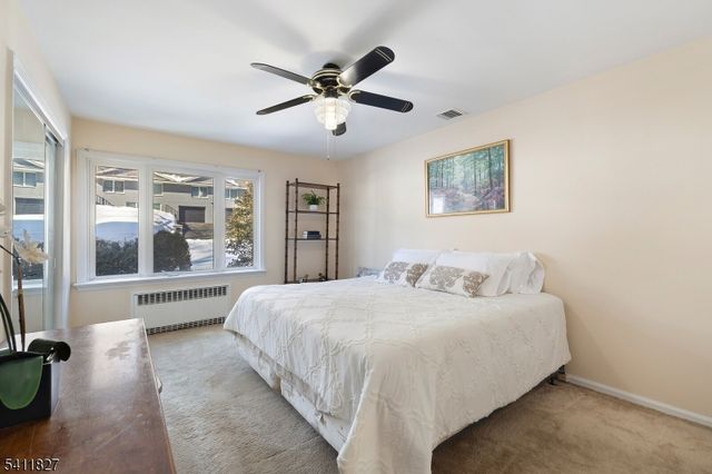 373 Upland Rd, Mountainside Boro, NJ 07092