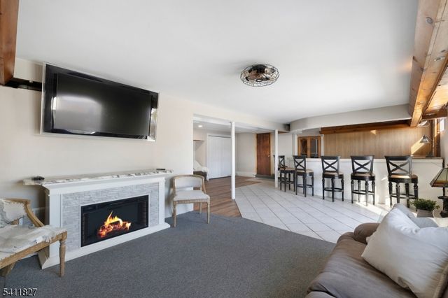 373 Upland Rd, Mountainside Boro, NJ 07092