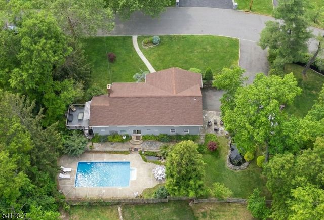 373 Upland Rd, Mountainside Boro, NJ 07092