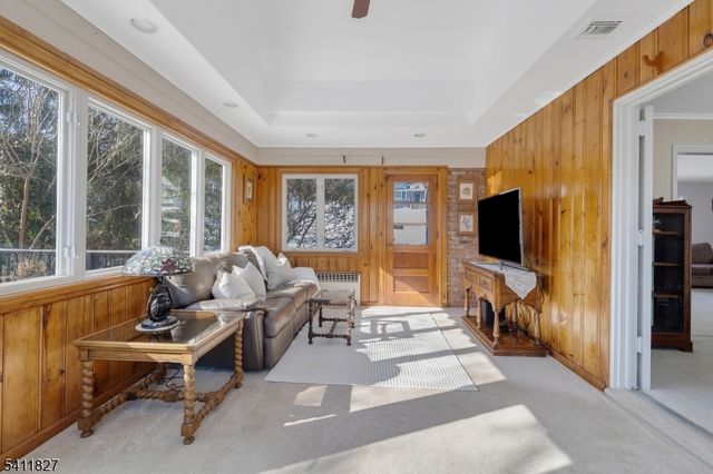 373 Upland Rd, Mountainside Boro, NJ 07092