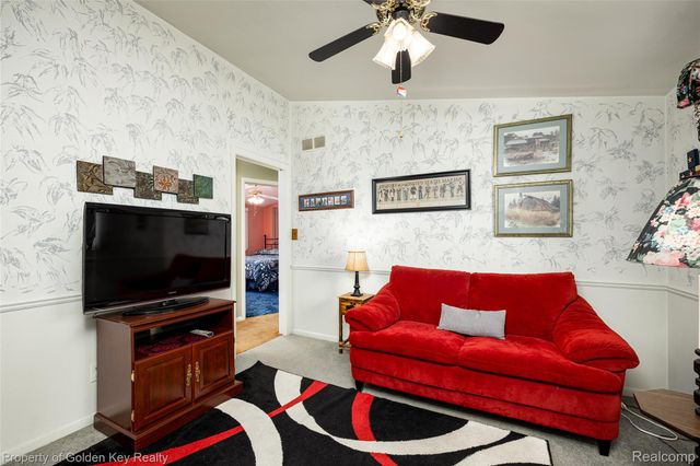 9743 Garden Street, Livonia, MI 48150