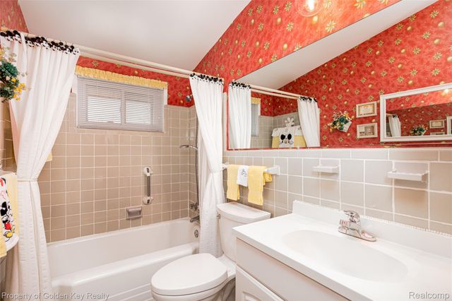 9743 Garden Street, Livonia, MI 48150