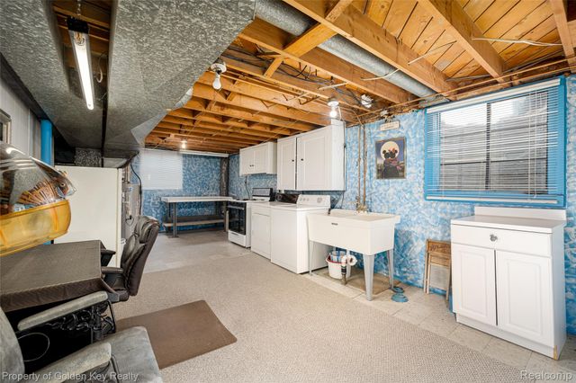 9743 Garden Street, Livonia, MI 48150