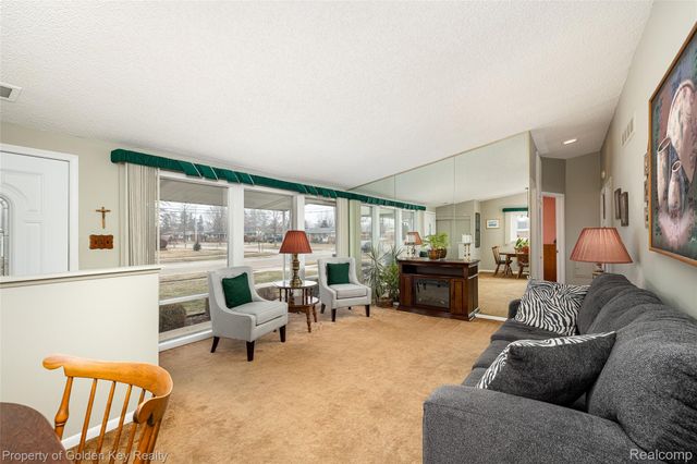 9743 Garden Street, Livonia, MI 48150