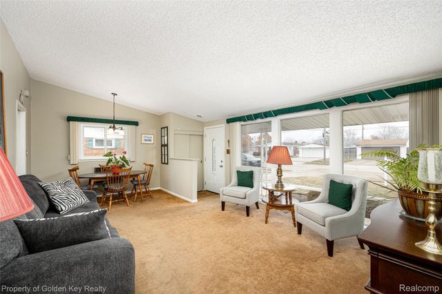 9743 Garden Street, Livonia, MI 48150