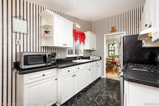 9743 Garden Street, Livonia, MI 48150