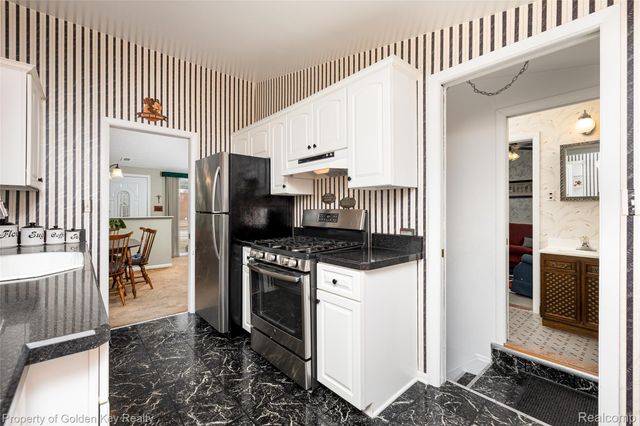 9743 Garden Street, Livonia, MI 48150