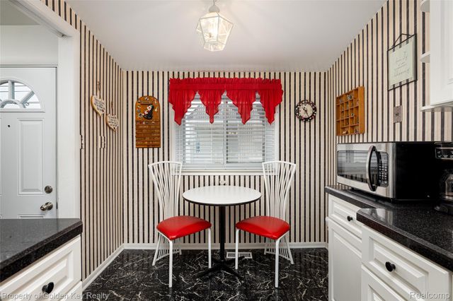 9743 Garden Street, Livonia, MI 48150