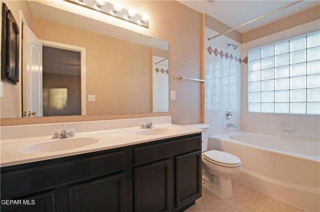 304 Jim Hofher Place, Horizon City, TX 79928