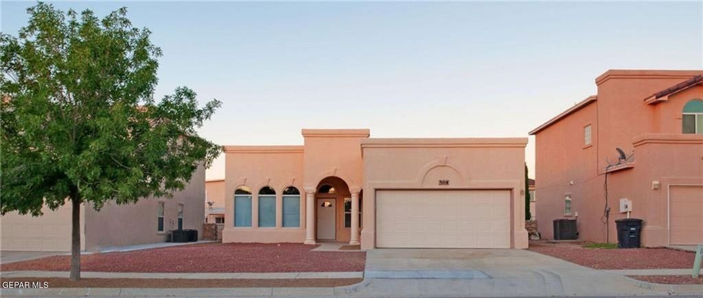 304 Jim Hofher Place, Horizon City, TX 79928