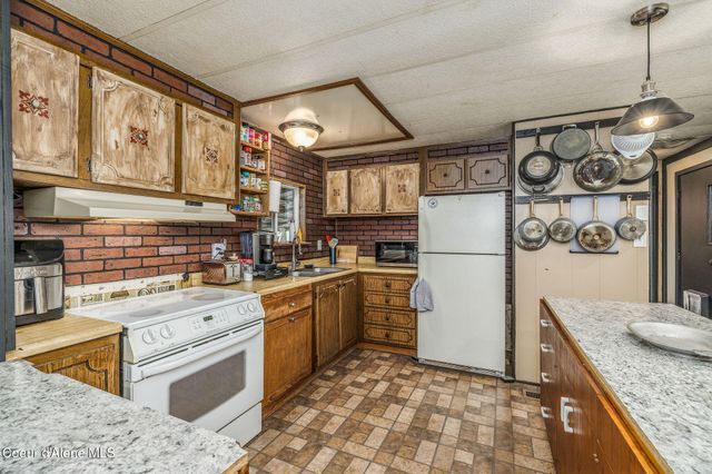 653 W Wyoming AVE, Hayden, ID 83835