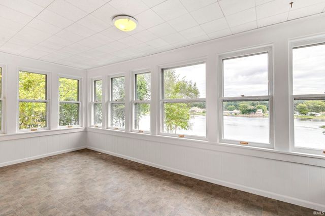 56040 River Heights, Elkhart, IN 46516
