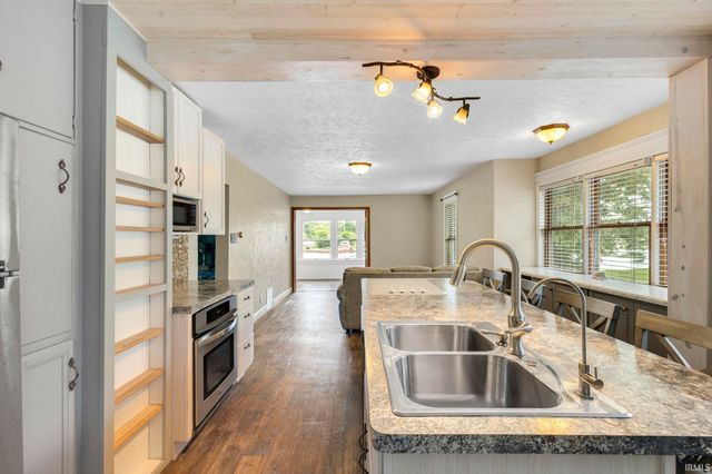 56040 River Heights, Elkhart, IN 46516