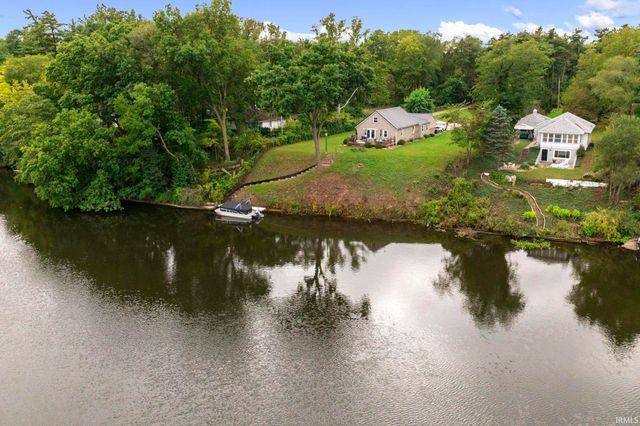 56040 River Heights, Elkhart, IN 46516