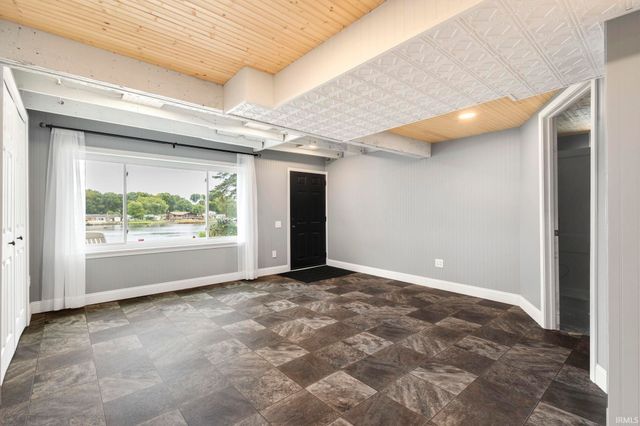 56040 River Heights, Elkhart, IN 46516