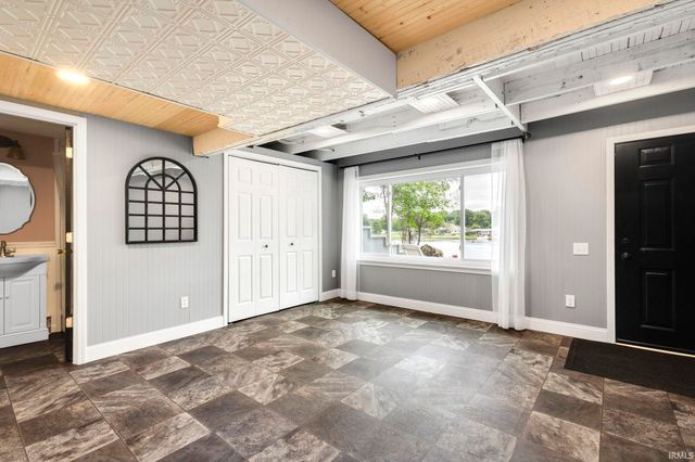56040 River Heights, Elkhart, IN 46516