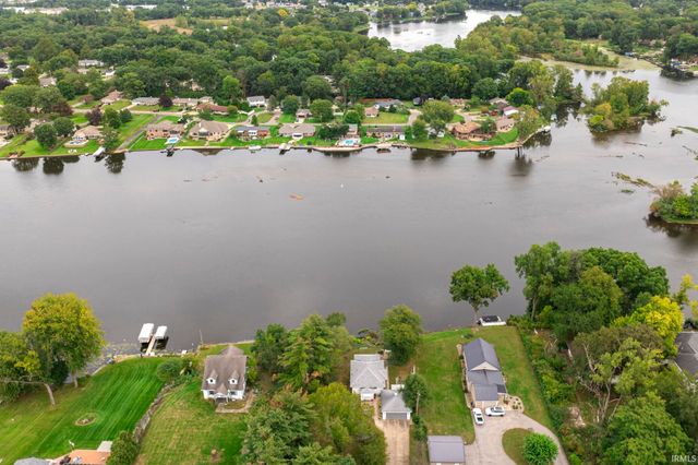 56040 River Heights, Elkhart, IN 46516