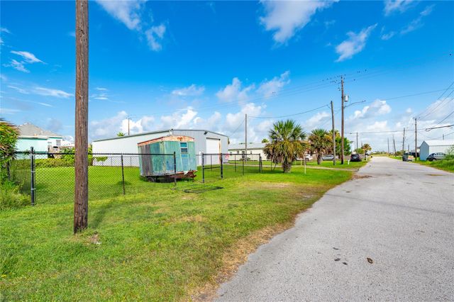 3619 Yale Street, Galveston, TX 77554