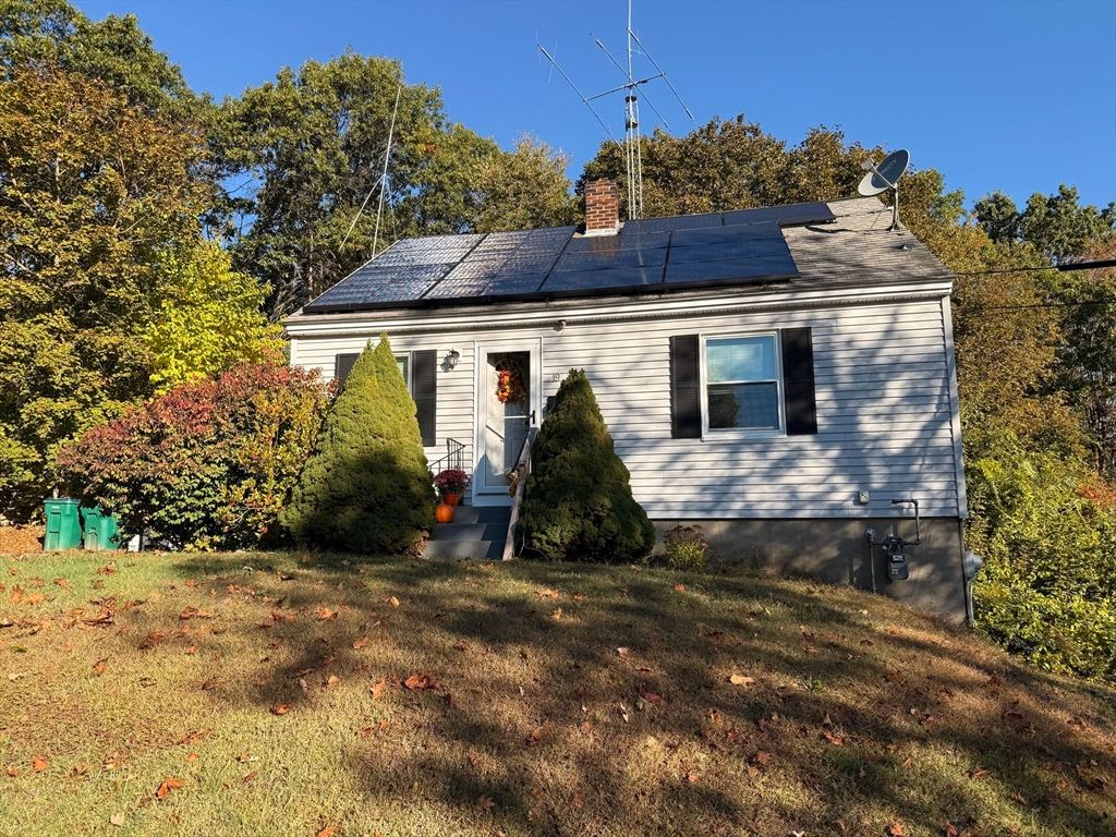 19 Mt Carmel St, Fitchburg, MA 01420