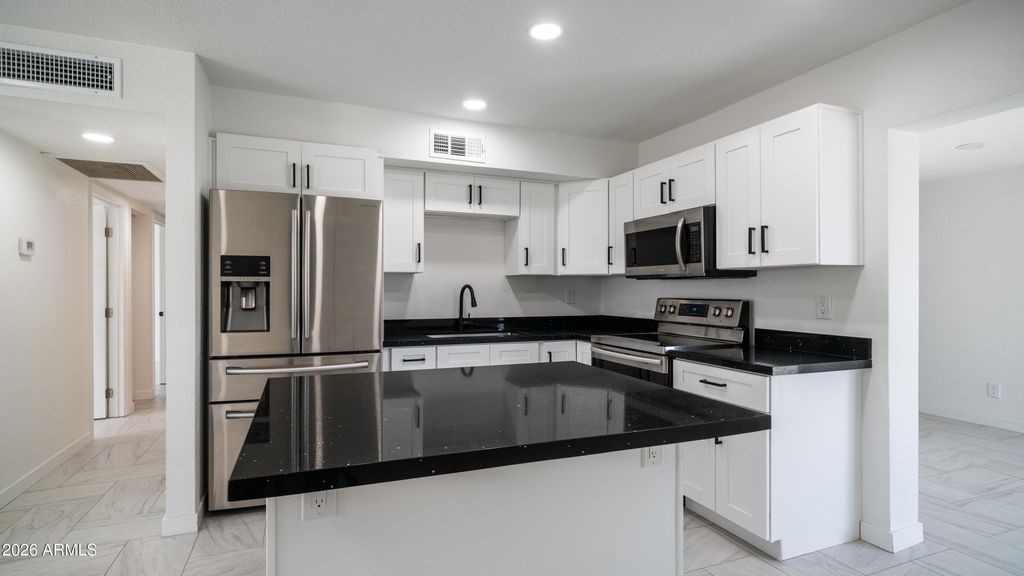 18218 N 33RD Drive, Phoenix, AZ 85053 — photo 4