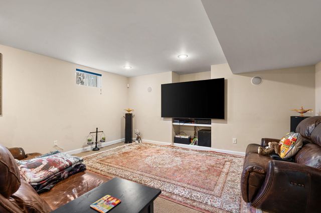 228 W Papillon Drive, Valparaiso, IN 46385
