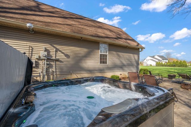 228 W Papillon Drive, Valparaiso, IN 46385