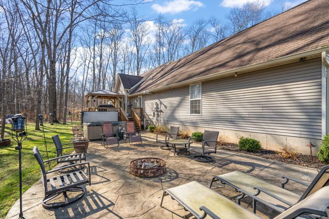 228 W Papillon Drive, Valparaiso, IN 46385