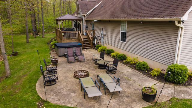 228 W Papillon Drive, Valparaiso, IN 46385