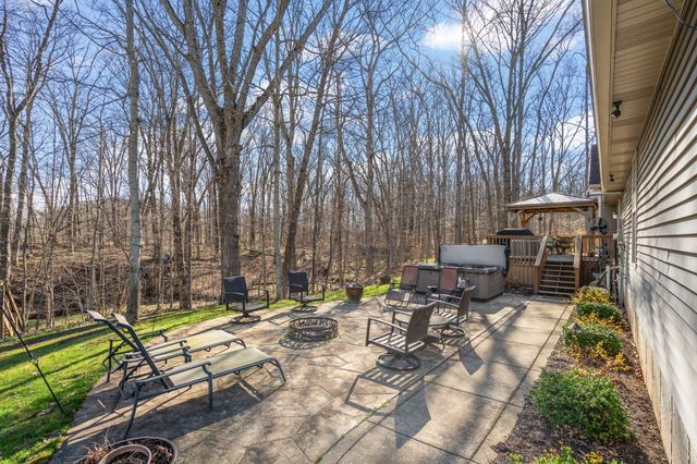 228 W Papillon Drive, Valparaiso, IN 46385