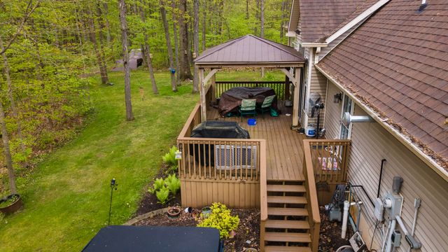 228 W Papillon Drive, Valparaiso, IN 46385