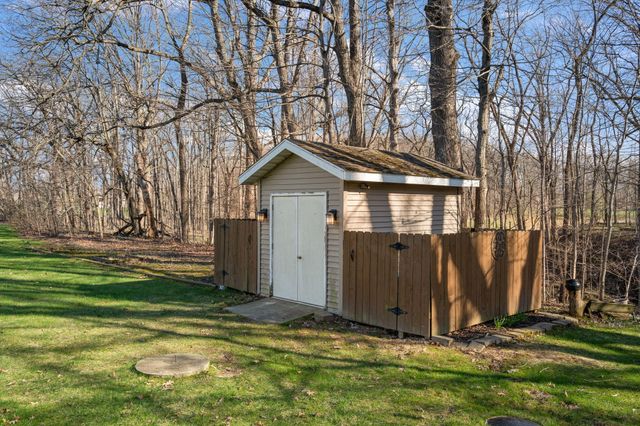 228 W Papillon Drive, Valparaiso, IN 46385