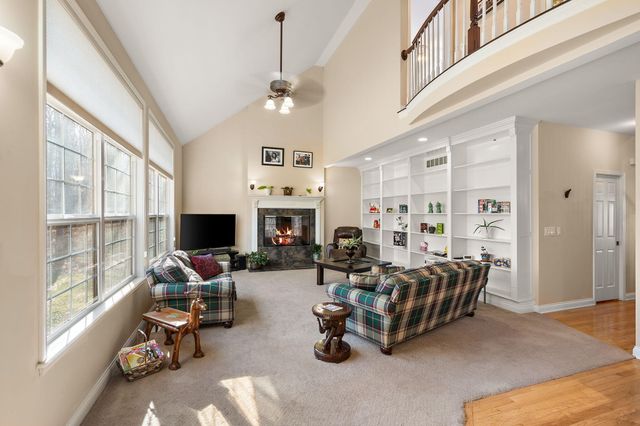 228 W Papillon Drive, Valparaiso, IN 46385