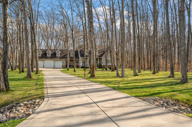 228 W Papillon Drive, Valparaiso, IN 46385