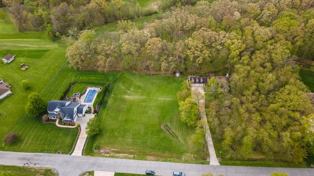 228 W Papillon Drive, Valparaiso, IN 46385