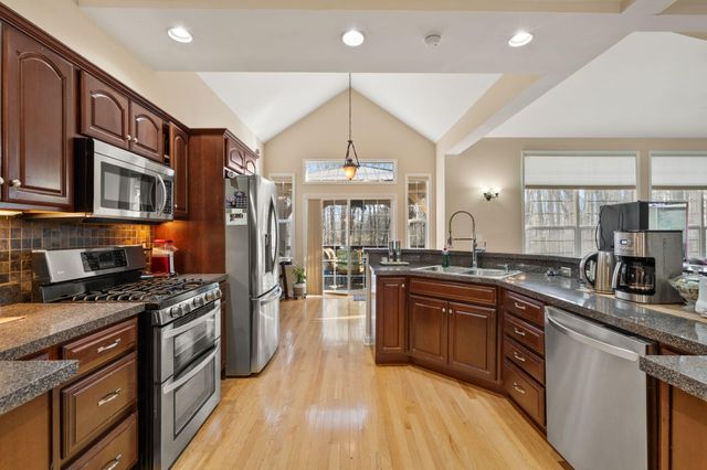 228 W Papillon Drive, Valparaiso, IN 46385