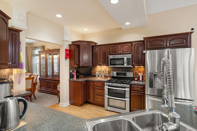 228 W Papillon Drive, Valparaiso, IN 46385
