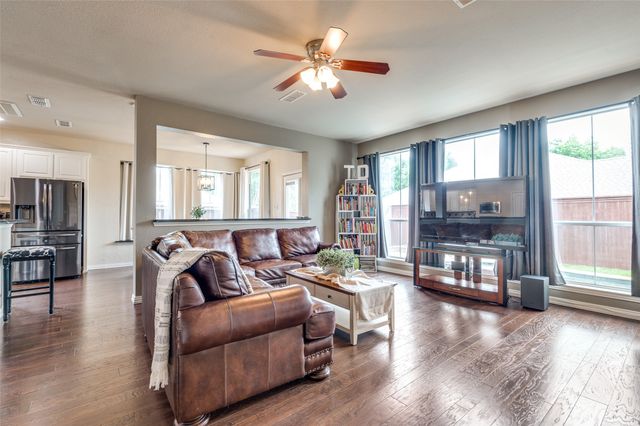 2804 Stonehurst Drive, Grapevine, TX 76051