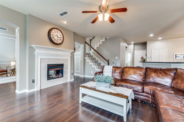 2804 Stonehurst Drive, Grapevine, TX 76051