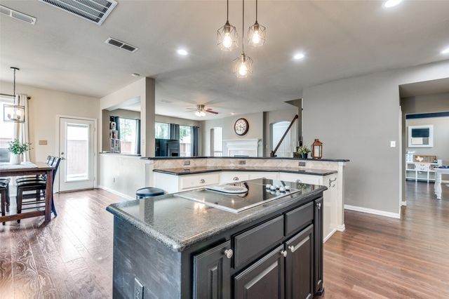 2804 Stonehurst Drive, Grapevine, TX 76051