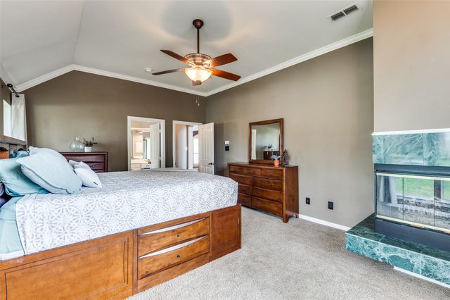 2804 Stonehurst Drive, Grapevine, TX 76051