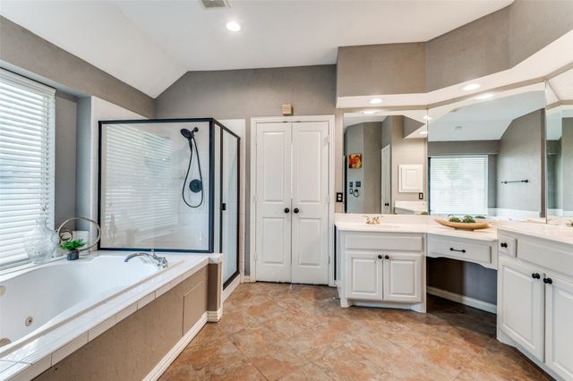2804 Stonehurst Drive, Grapevine, TX 76051