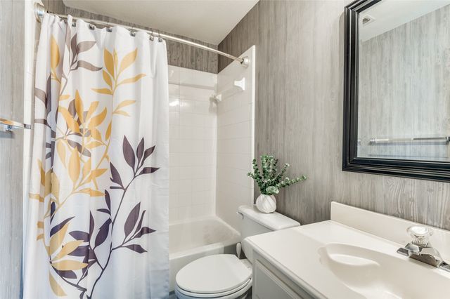 2804 Stonehurst Drive, Grapevine, TX 76051