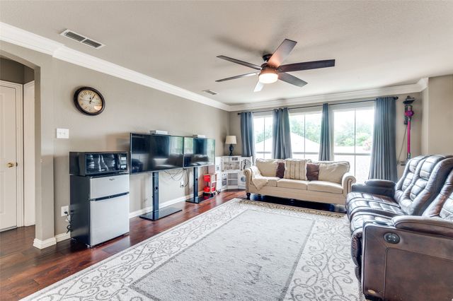 2804 Stonehurst Drive, Grapevine, TX 76051