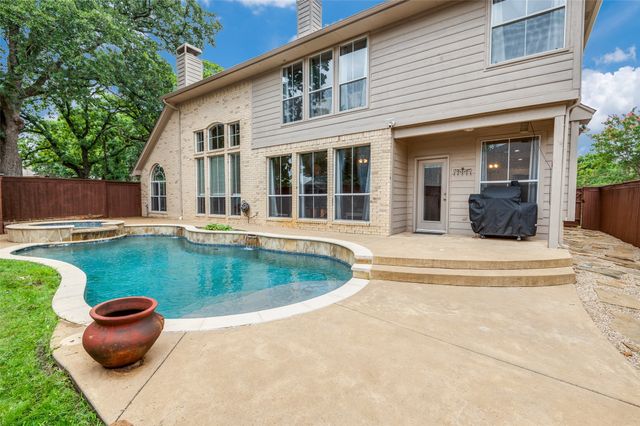 2804 Stonehurst Drive, Grapevine, TX 76051