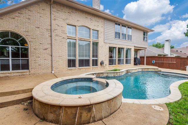 2804 Stonehurst Drive, Grapevine, TX 76051